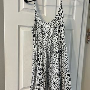 Black and white print sundress. Above knee. Size Xl.  Cotton blend